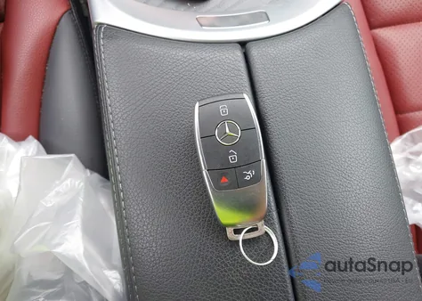 2022 Mercedes-Benz Glc 300 Suv z USA, uszkodzony, nr VIN W1N0G8DB2NV362386